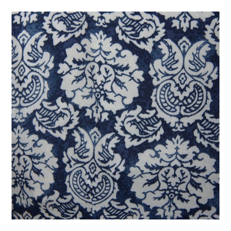 robe grande taille - motif de la robe vu de près (détail)