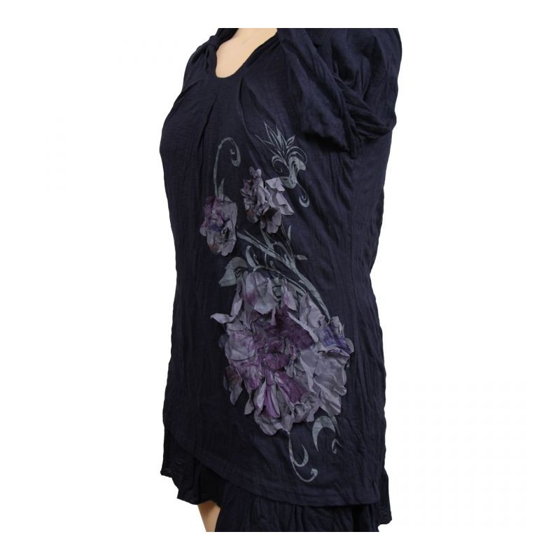 Robe tunique grande taille avec fleurs en tissu 2 en 1 Claude Gérard coloris navy (détail motif)