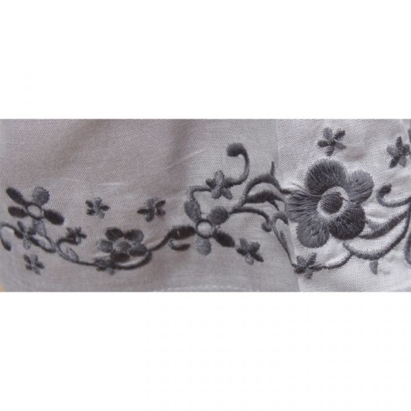 tunique grande taille - tunique grise brodée à capuche (détail broderie)