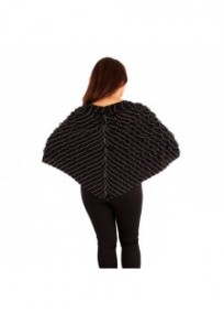 Poncho asymétrique Govina Lili London noir et crème (porté dos)