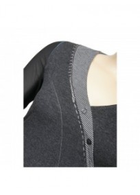 pull gris brodé L33 grande taille (détail)