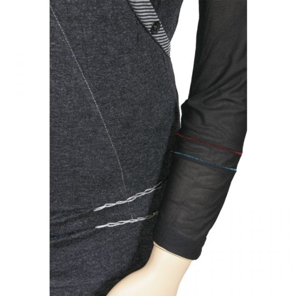 pull gris brodé L33 grande taille (détail manches)