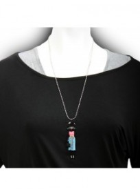 collier fantaisie grande taille - collier pepette Aline coloris bleu "les pepettes" Lol bijoux (porté)