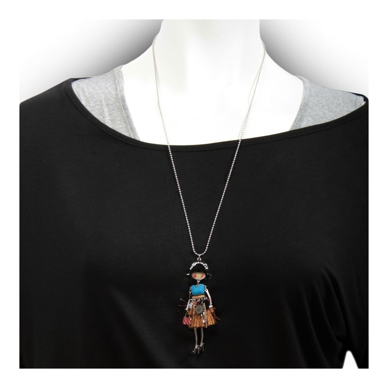 collier fantaisie grande taille - collier pepette Cloé coloris bleu "les pepettes" Lol bijoux (porté)