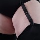 paire d'attaches noires pour lingerie fine ajustables portées