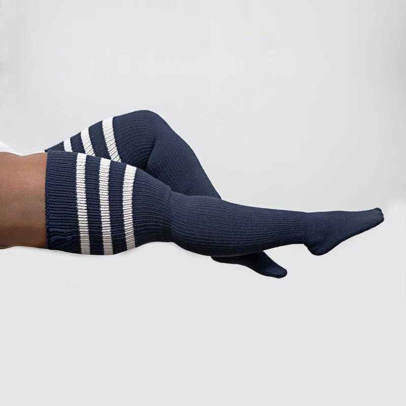 Chaussettes hautes rayées coloris bleu marine Thunda Thighs (vue sur le côté)
