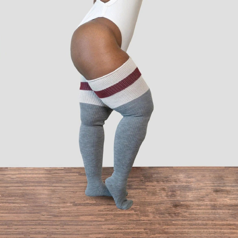 Chaussettes hautes rayées coloris gris et crème Thunda Thighs (vue sur le côté)