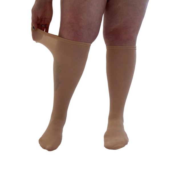 Chaussette haute 40 deniers super large Pamela Mann coloris naturel nude (face)