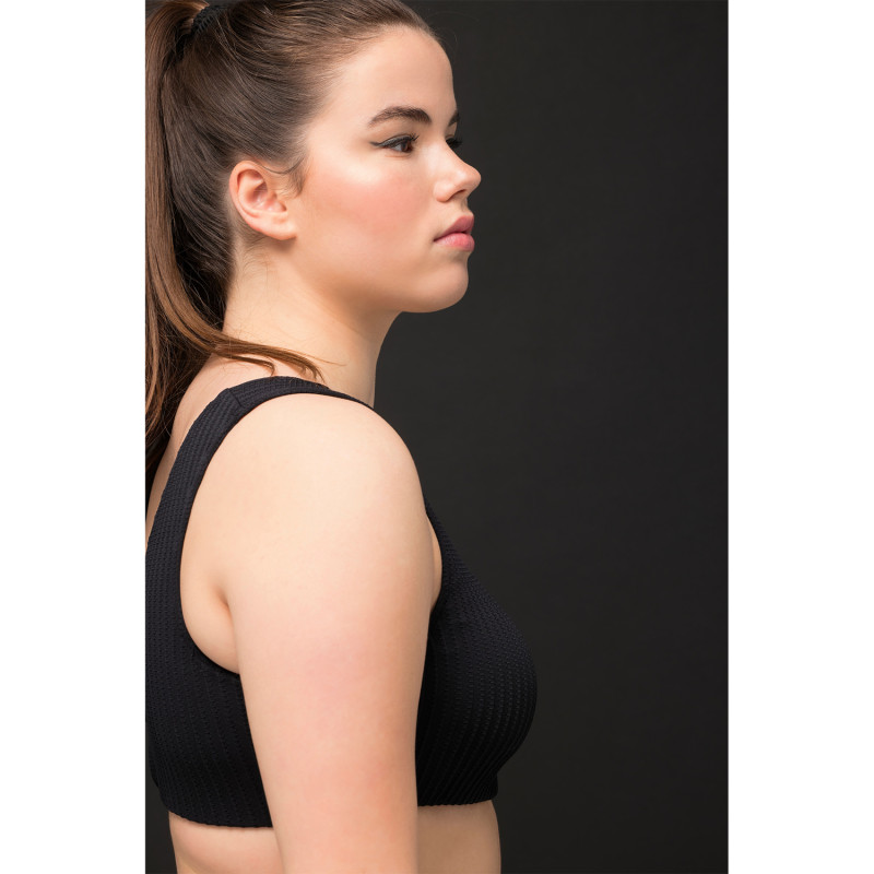 Haut de bikini noir grande taille Studio Untold à bonnets souples (vue de côté)