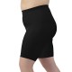 Détail du short anti irritations noir  mettant en valeur le tissu fin en fil recyclé