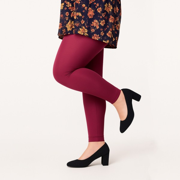 Collant sans pied opaque 70D Cette Chili Pepper, maille douce et extensible, idéal sous une robe ou une tunique.